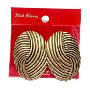 •- Mon Sherry Vintage Gold Earrings Textured Z77